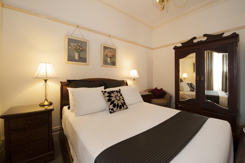 Cobb&Co Court Boutique Hotel Mudgee Chambre photo